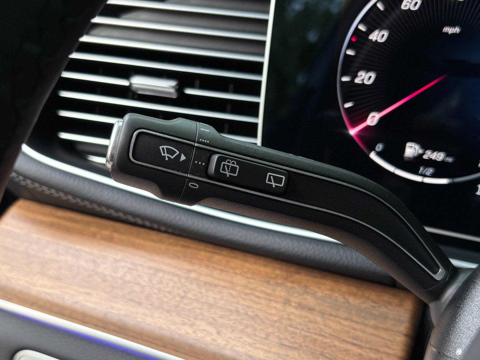 Used 2025 Mercedes-Benz GLS 450 4MATIC w/ AMG Line Exterior image 38
