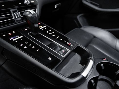 Used 2023 Porsche Macan AWD/4WD image 23