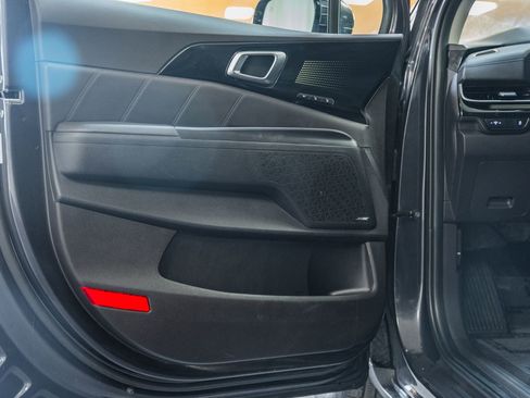 Used 2025 Kia Carnival SX Prestige image 44