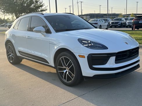 Used 2024 Porsche Macan image 2