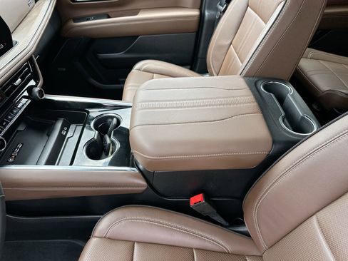 Certified 2025 Chevrolet Tahoe High Country AWD/4WD image 19