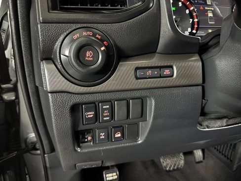 Used 2020 Nissan Titan PRO-4X w/ Pro-4x Convenience Package AWD/4WD image 28
