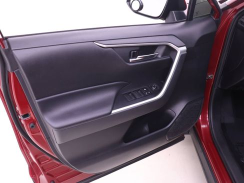Used 2019 Toyota RAV4 XLE w/ Convenience Package AWD/4WD image 9