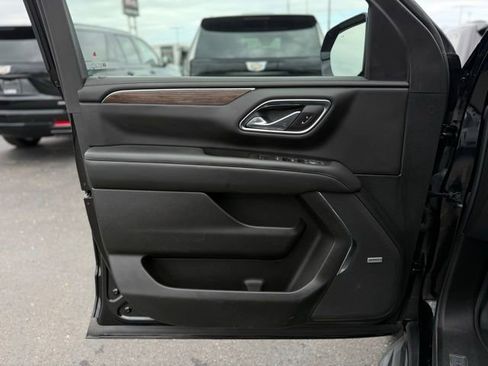 Used 2023 Chevrolet Suburban High Country image 11