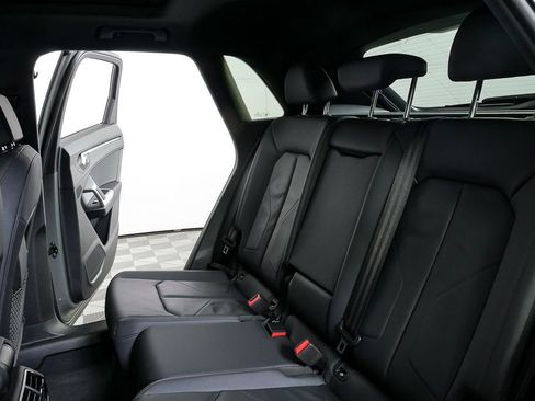 Used 2024 Audi Q3 2.0T Premium w/ Convenience Package image 19