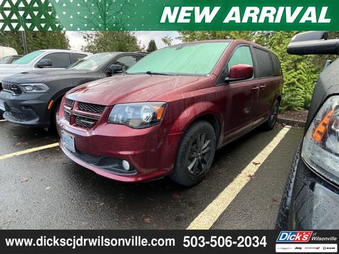 Used 2020 Dodge Grand Caravan GT image 2