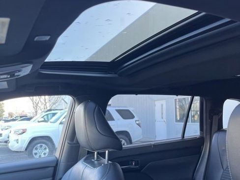 Used 2023 Toyota Highlander XSE image 12