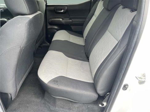 Used 2022 Toyota Tacoma TRD Off-Road image 12