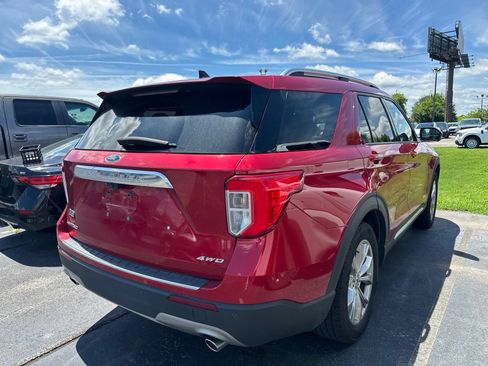 Used 2021 Ford Explorer Limited w/ Equipment Group 301A AWD/4WD image 3