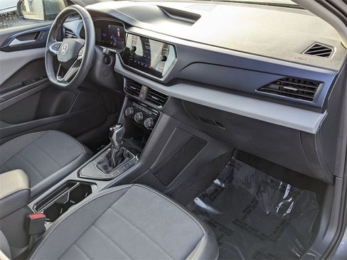 Certified 2023 Volkswagen Taos SE w/ Panoramic Sunroof Package image 10