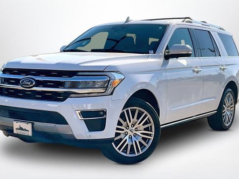 Used 2024 Ford Expedition Limited image 3