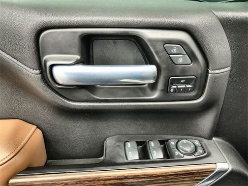 Used 2021 Chevrolet Silverado 1500 High Country w/ Technology Package image 13