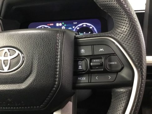 Used 2024 Toyota Tacoma TRD Off-Road AWD/4WD image 31