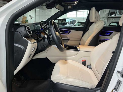 Used 2023 Mercedes-Benz GLC 300 4MATIC image 23