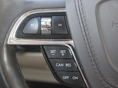 Used 2017 Lincoln Continental Reserve w/ Climate Package FWD image 21