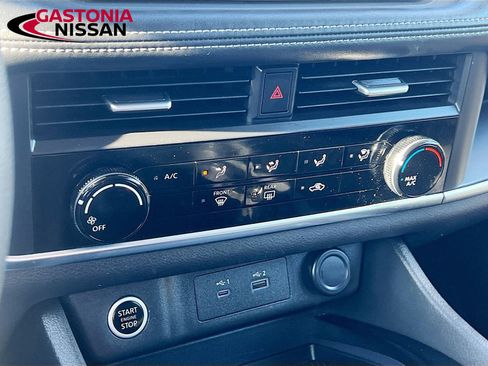 Used 2023 Nissan Rogue S FWD image 19