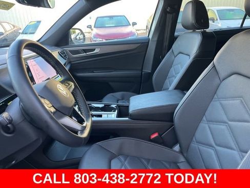 Used 2024 Volkswagen Atlas Cross Sport SE FWD image 9