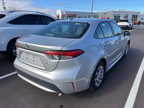 Used 2021 Toyota Corolla LE image 5