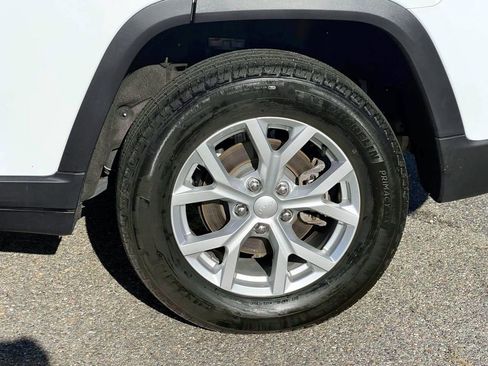 Certified 2023 Jeep Grand Cherokee Limited image 10