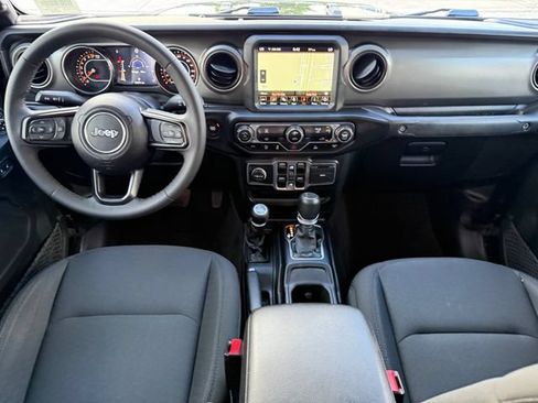 Used 2023 Jeep Gladiator Sport AWD/4WD image 23
