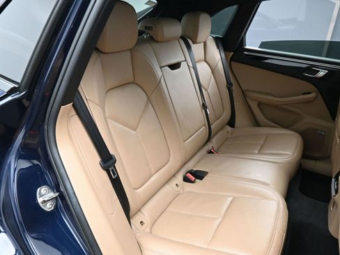 Used 2020 Porsche Macan image 13