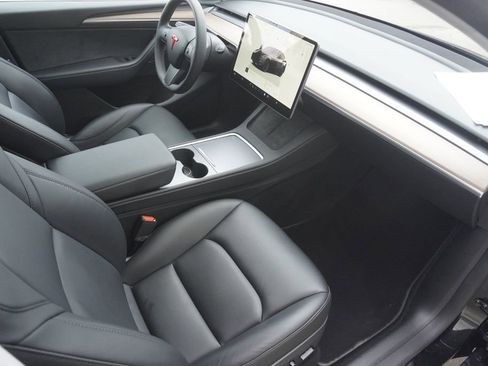 Used 2023 Tesla Model Y Long Range image 21