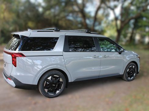 New 2026 Kia Carnival EX FWD image 9