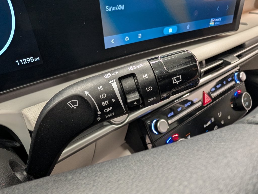 Certified 2025 Hyundai Tucson SEL AWD/4WD image 18
