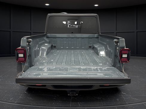 Used 2024 Jeep Gladiator Mojave w/ Technology Group AWD/4WD image 27