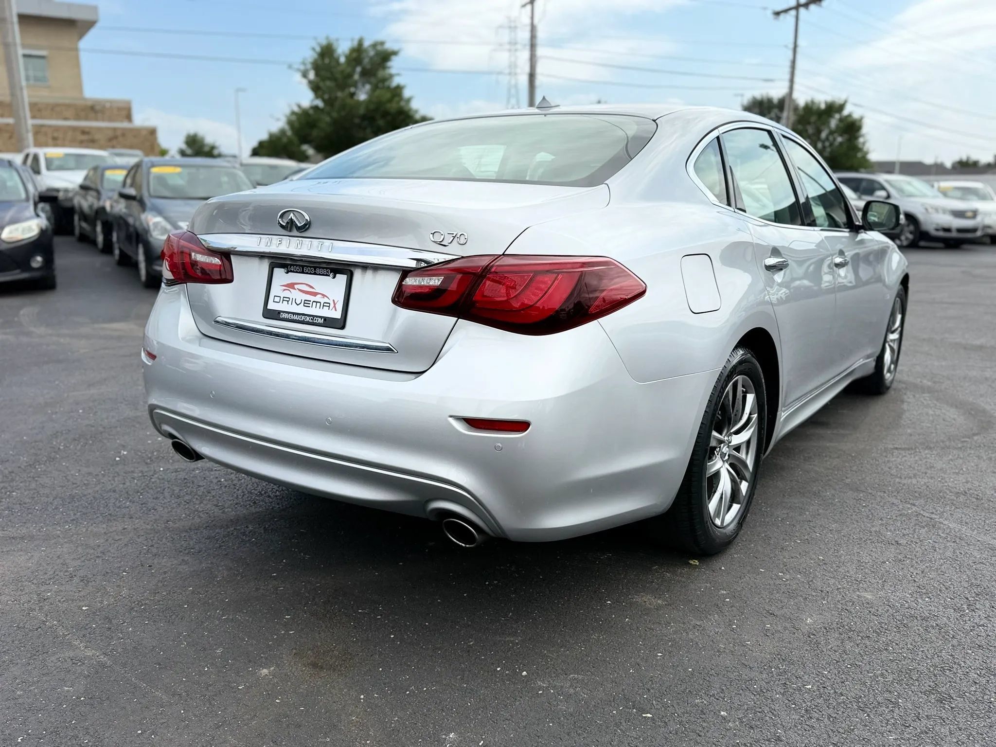 Used 2018 INFINITI Q70 Luxe RWD image 4