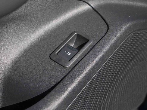 New 2025 Audi Q6 e-tron Premium image 27