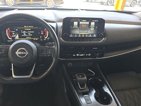 Used 2023 Nissan Rogue Platinum w/ Platinum Premium Package FWD image 9