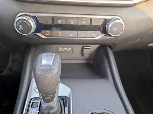Used 2025 Nissan Altima 2.5 SV FWD image 25