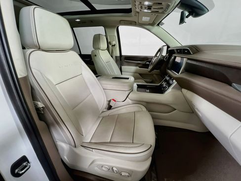 Used 2022 GMC Yukon Denali w/ Advanced Technology Package AWD/4WD image 31