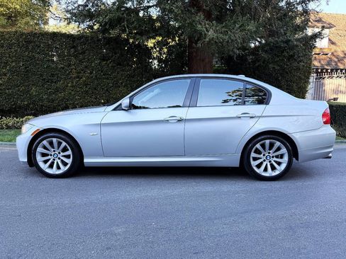 Used 2011 BMW 328i Sedan RWD image 3