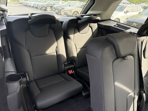 Certified 2025 Volvo XC90 B6 Plus AWD/4WD image 33