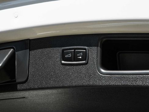 Used 2023 Porsche Macan image 54