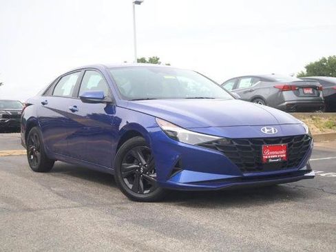 Used 2022 Hyundai Elantra SEL w/ Convenience Package FWD image 5