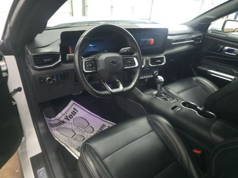 Used 2025 Ford Mustang Premium image 13