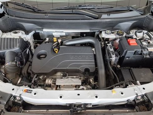 Used 2025 Chevrolet Equinox LT image 3