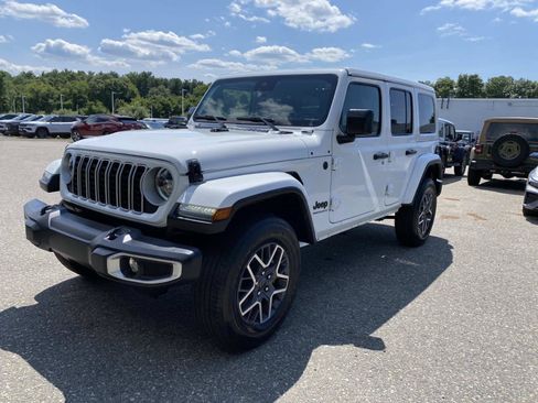 Certified 2025 Jeep Wrangler Unlimited Sahara AWD/4WD image 8