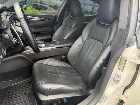 Used 2018 Maserati Ghibli GranSport RWD image 14