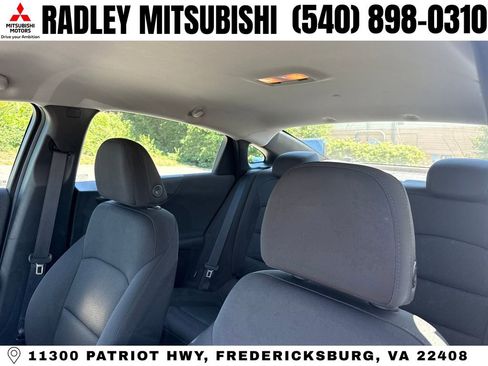 Used 2018 Chevrolet Malibu Hybrid FWD image 2