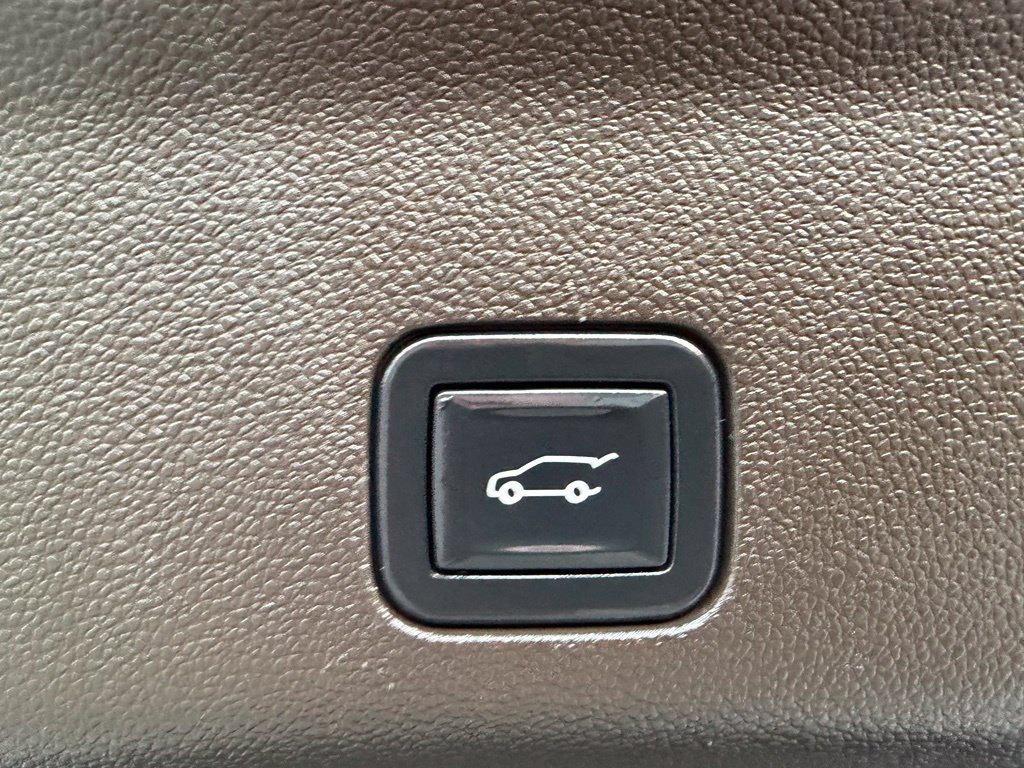 Certified 2023 GMC Yukon Denali AWD/4WD image 11