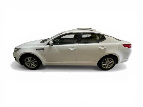 Used 2011 Kia Optima LX image 2