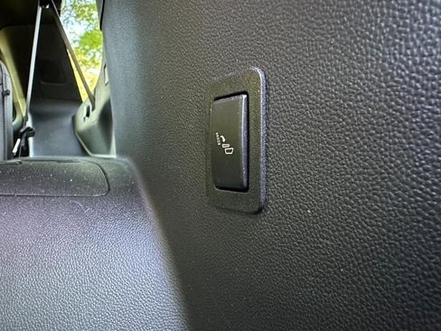 Used 2022 Chevrolet Suburban Z71 w/ Luxury Package AWD/4WD image 24