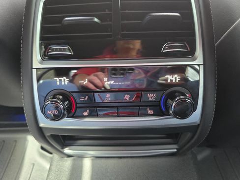 Used 2019 BMW 750i xDrive w/ Executive Package image 47