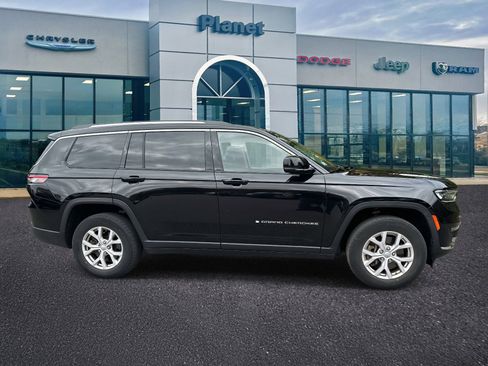 Used 2022 Jeep Grand Cherokee L Limited image 3