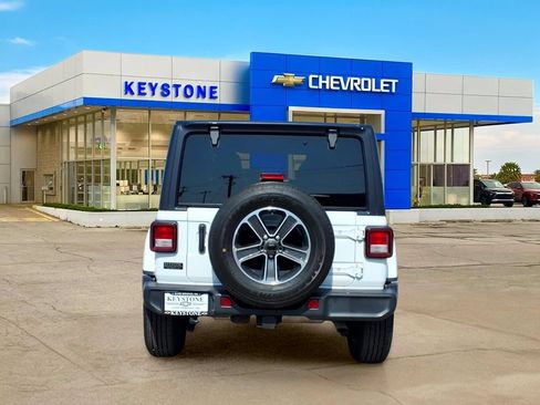 Used 2023 Jeep Wrangler Unlimited Sahara w/ Cold Weather Group AWD/4WD image 6