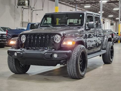 Used 2022 Jeep Gladiator Sport image 4